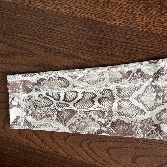 Victoria Secret’s leggings 7/8 - Picture 6 of 7